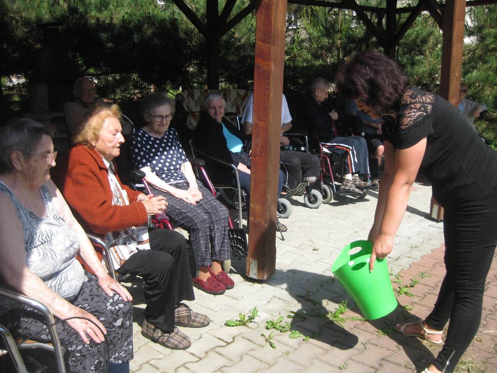 Fotogaléria Oddych v altánku a prvé teplé lúče na terase (7) Oddych v altánku a prvé teplé lúče na terase