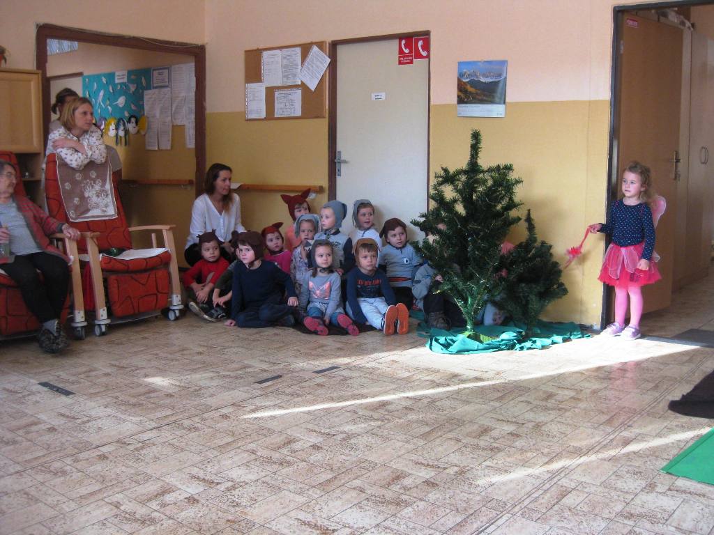 Fotogaléria Vystúpenia detí k Mesiacu úcty k starším 2018 (19) Vystúpenia detí k Mesiacu úcty k starším 2018
